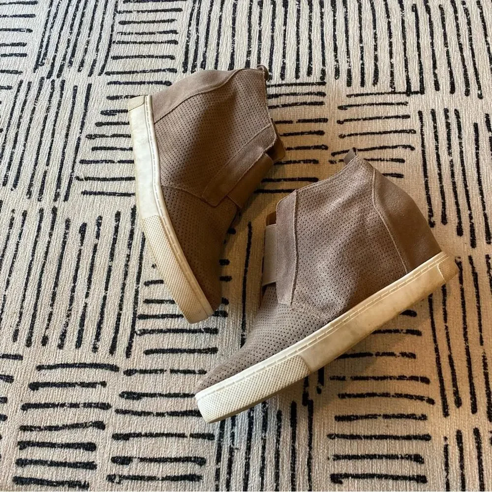 Steve Madden Flavy taupe suede hidden wedge sneakers size US 9
